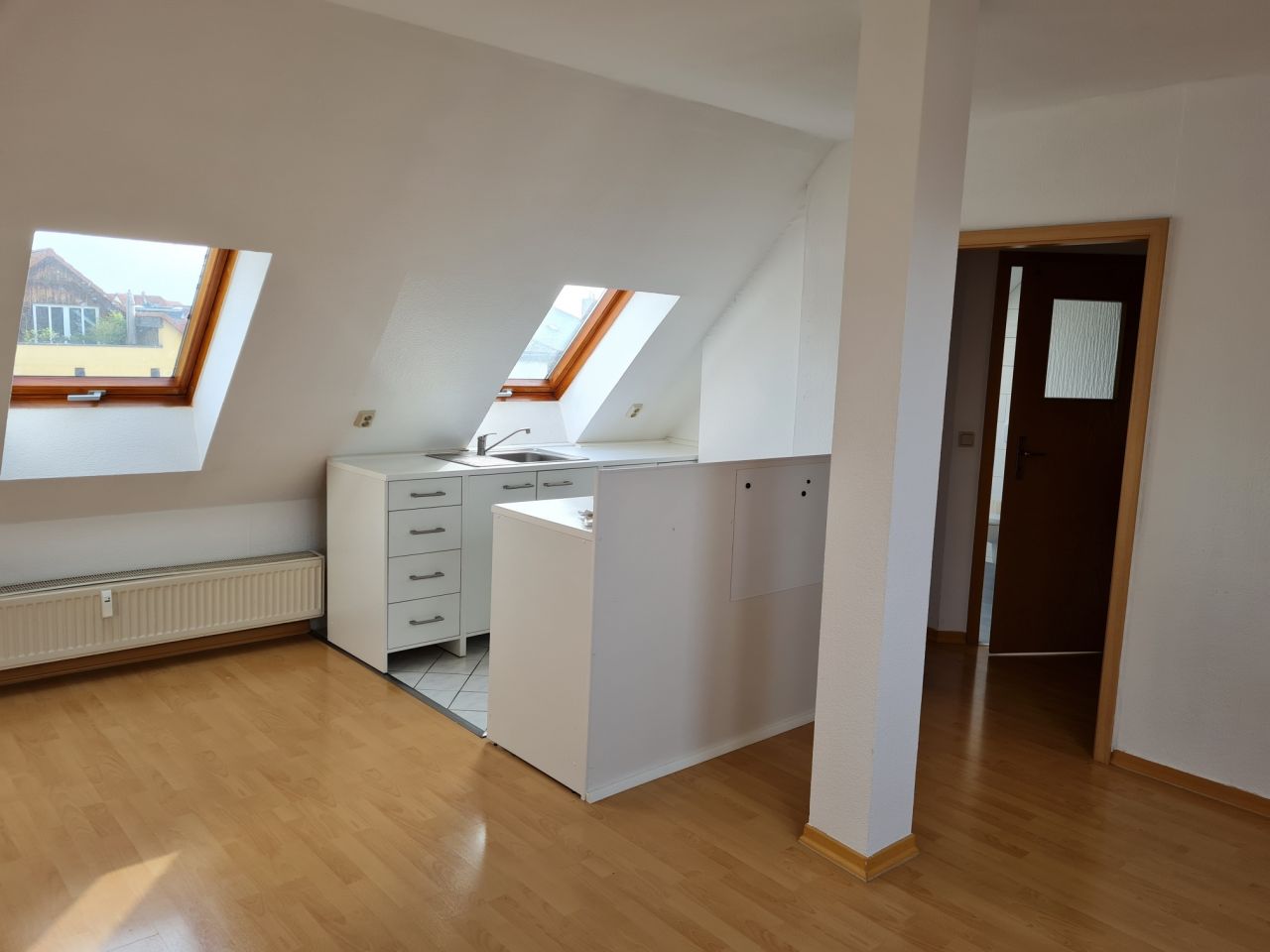 Wohnraum 1 / östliche Seite mit EBK